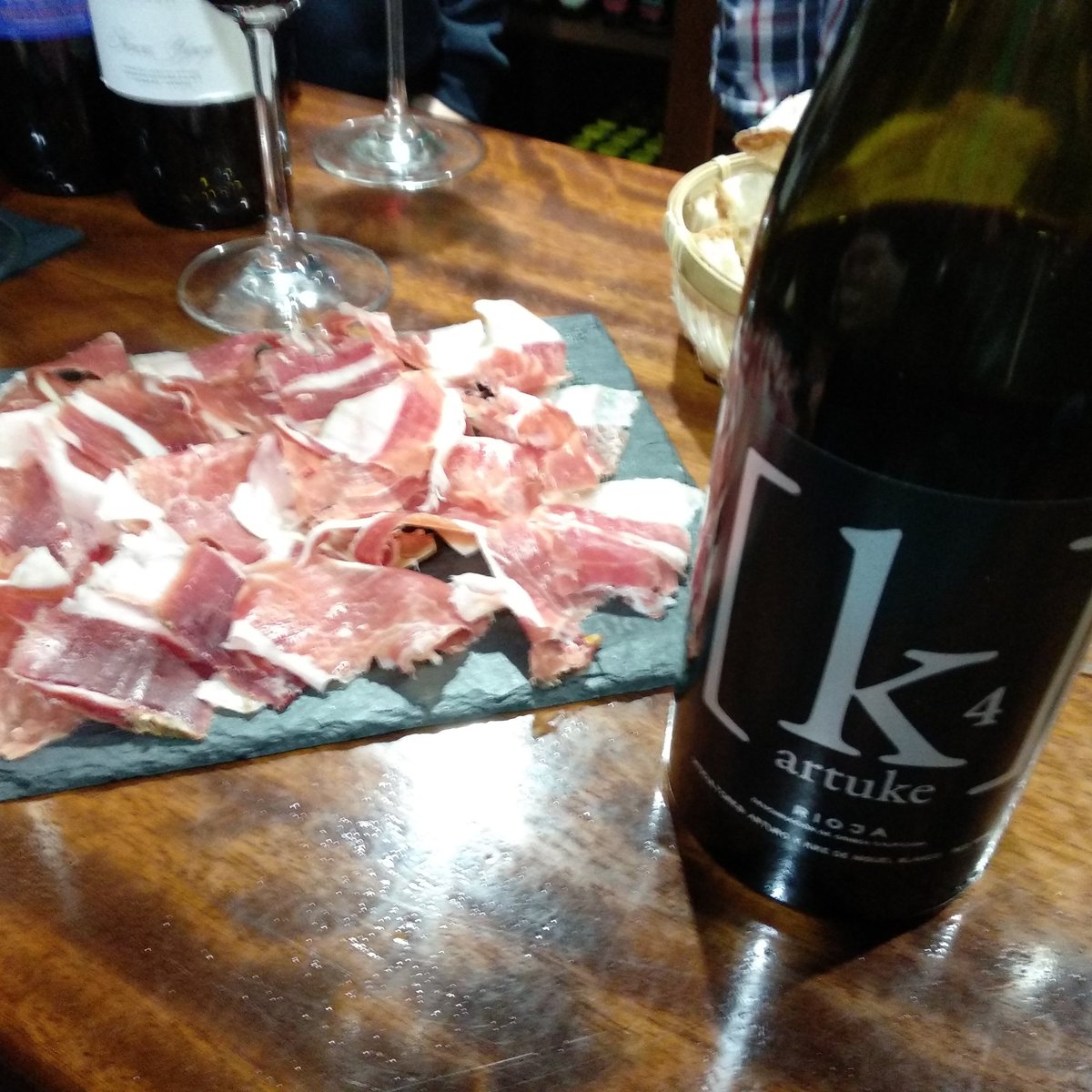 Sigue la fiesta <a href="/artuke/">artuke</a> <a href="/RiojaWine_ES/">Rioja Wine España</a> #vino #winelovers #K4