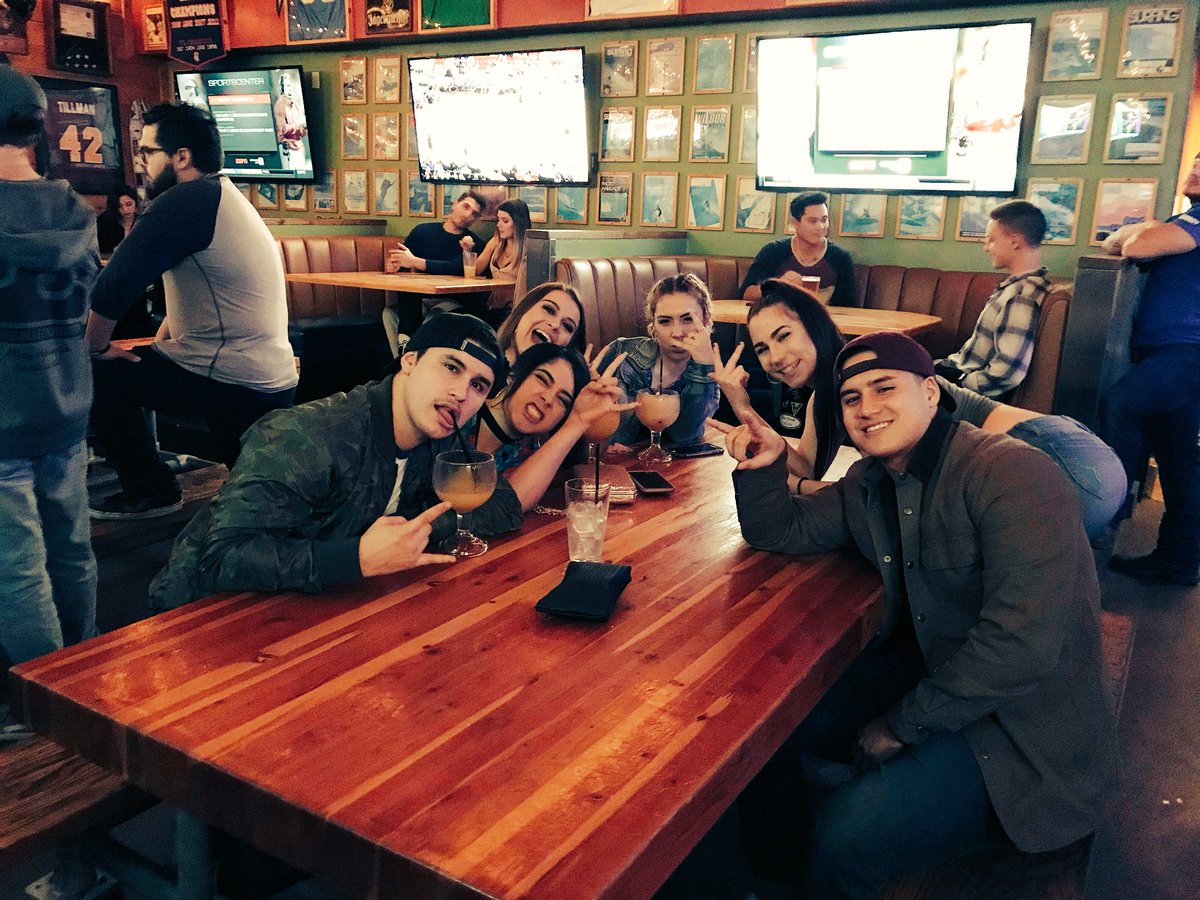 liltemples's tweet photo. love my friends #pbshoreclub #redbullslushies https://t.co/XiEfcOdaCa