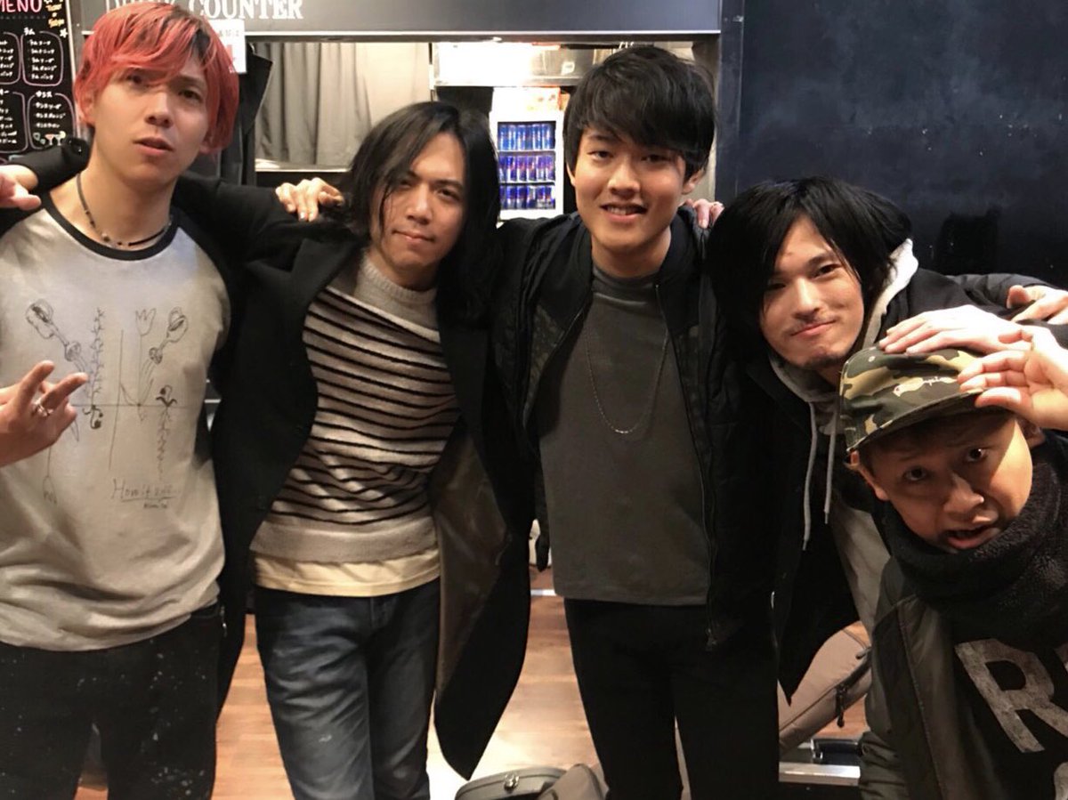 TARO_KOBAYASHI's tweet photo. 3/14 マザミレコードpresents「I WANNA DRINK TO VOL.1」に、前回もメチャクチャかっこいいライブをしてくれたMunizOの出演が決定！！！
毎回3ピースの限界を超えるようなステージを魅せてくれます半端ないロック魂！！ https://t.co/frfuu7g2Gu