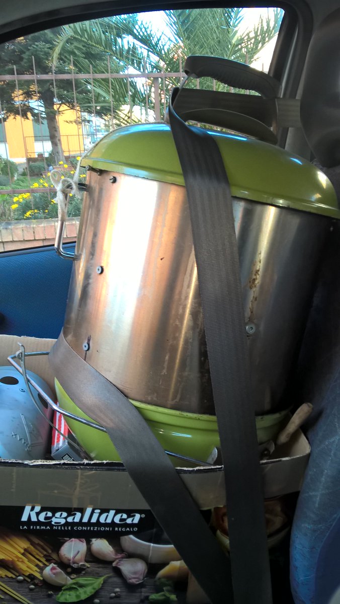 A_Giorgetti's tweet photo. Il mio compagno di viaggio della giornata... Certi discorsi ci facciamo! #DevMarche #bbqretreat https://t.co/h2Mw8f54Fy