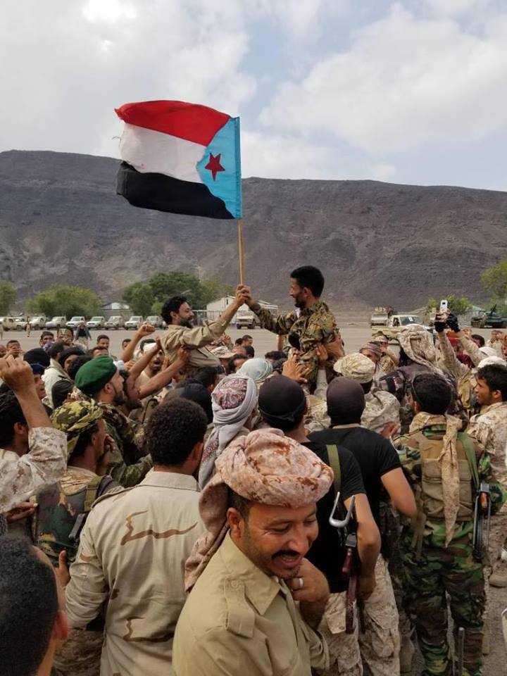demolinari's tweet photo. Commander Brig Gen Munir Abu Al-Yamamah raising the #SouthYemen flag during the military parade at Martyr Iyad bin Suhail camp in Bureiqa #Aden. #Yemen https://t.co/XH0g0Htgp7