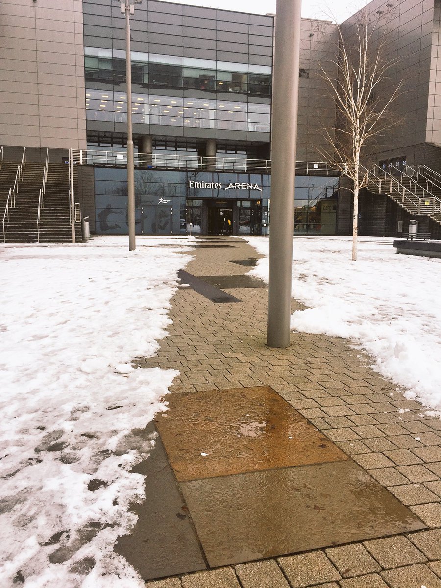 RonnocHenderson's tweet photo. What a surprisingly welcoming path to an indoor training facility in Glasgow. It is crazy to hear Edinburgh (Track Closure & XC Cancellation) then Ravenscraig closure. What a way to kill the future of athletics within Scotland 🏴 #goodjob #whatlegacy? #sorryfuture https://t.co/ja53t8SuF0
