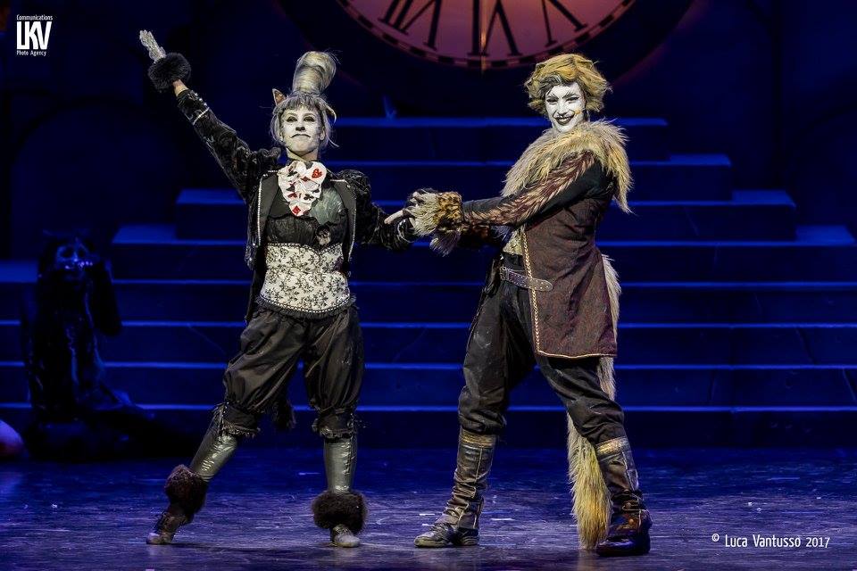 _OperaPopulaire's tweet photo. Prossima tappa #Torino! ๐ I nostri gatti vi aspettano il 16/17/18 febbraio al @TeatroSuperga! โก๏ธhttps://t.co/vndSrtjYmH ๐ซ #catsopera #CatsaTorino #catsilmusical #cats https://t.co/2dBo2wjdkl