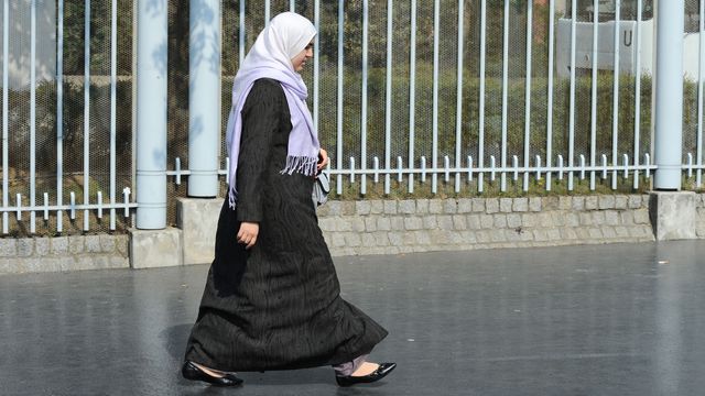 ZaZatoustra's tweet photo. 🤪#StopDjihadistes🔫A gauche: femme à petites bites-A droite: femme à b... normales...(elles n'ont jamais vu de bites normales?!Toute1éducation à refaire inch'allah!)👄#Allah #voile  #Daesh #EI #AQ #djihad #FuckDaesh #Niqab #Hidjab #Burqa #BurqaBan #DaeshFan #ISISlam🔫  #AlQaeda https://t.co/sIHzRzvLdb