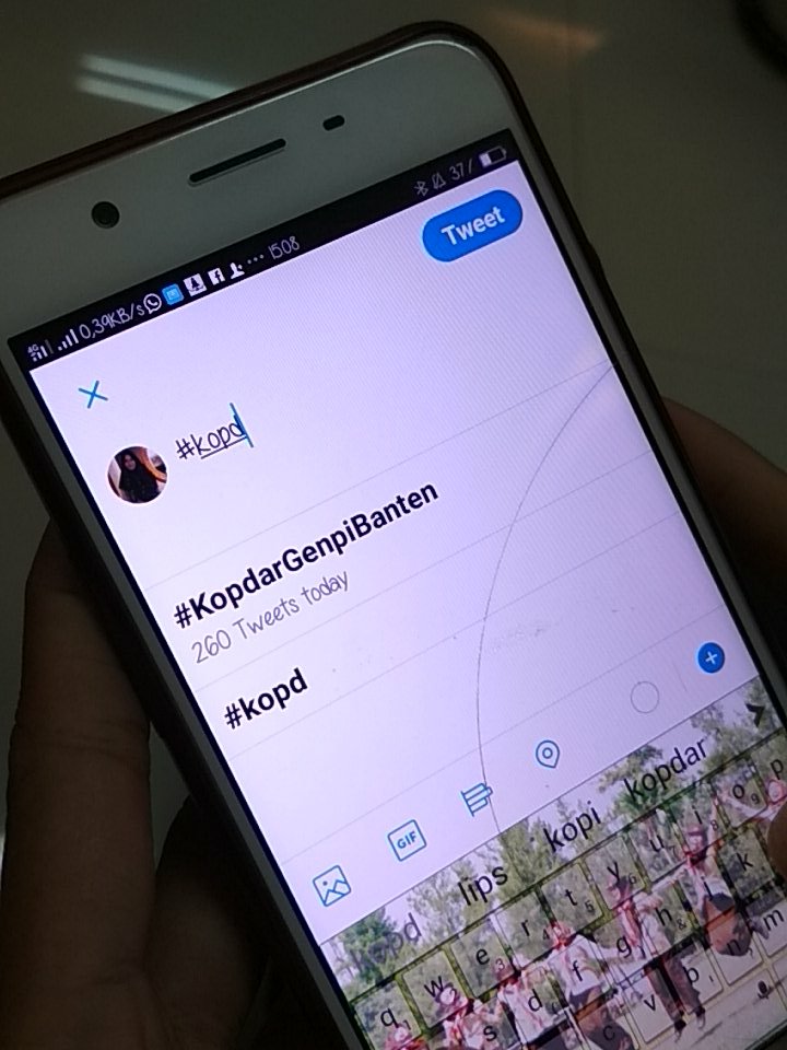 makhzoen's tweet photo. Salah satu skill yang harus di tingkatkan sampe tingkat Dewa... Nge-tweet... Ngegasss.. #KopdarGenpiBanten https://t.co/yBeSodO74b