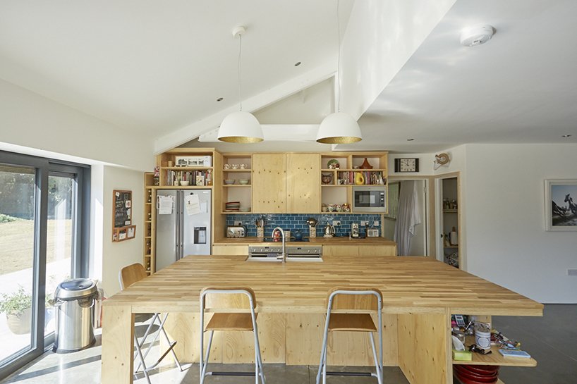 WRPTimber's tweet image. Impressive conversion of a fruit store (in Kent) to a modern family home and clever use of birch plywood sliding doors. #buildingconversion designboom.com/architecture/p…