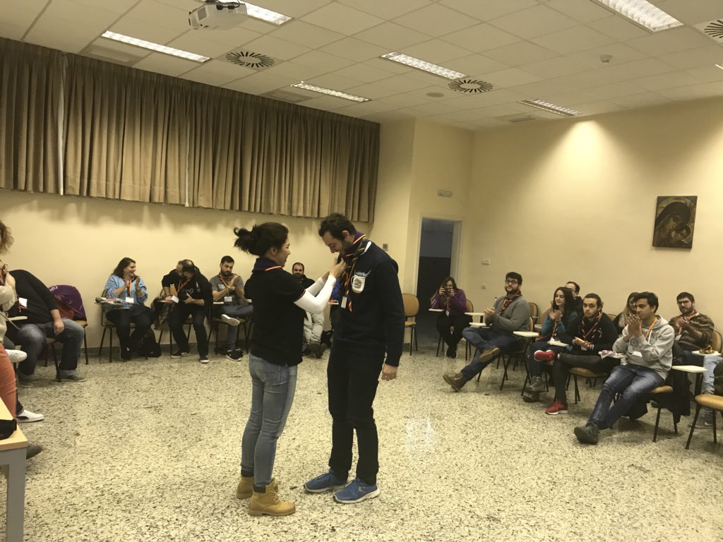 scouts_msc's tweet photo. Comienza el encuentro de equipos de @scoutsmsc dando la bienvenida a las personas que se incorporan y que reciben su pañoleta Federal https://t.co/LFZAHuubGE