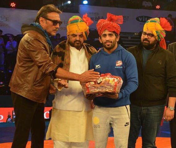 PuniaBajrang's tweet photo. Happy to have played a part in my team @updangal’s victory last night. Kal ki jeet bahut mehatvapurna thi aur acchi waapsi karna mera lakshya tha! Aap sabhi ke support aur pyaar ke liye dhanyawaad 😊🙏 https://t.co/LWCIY5Mt44