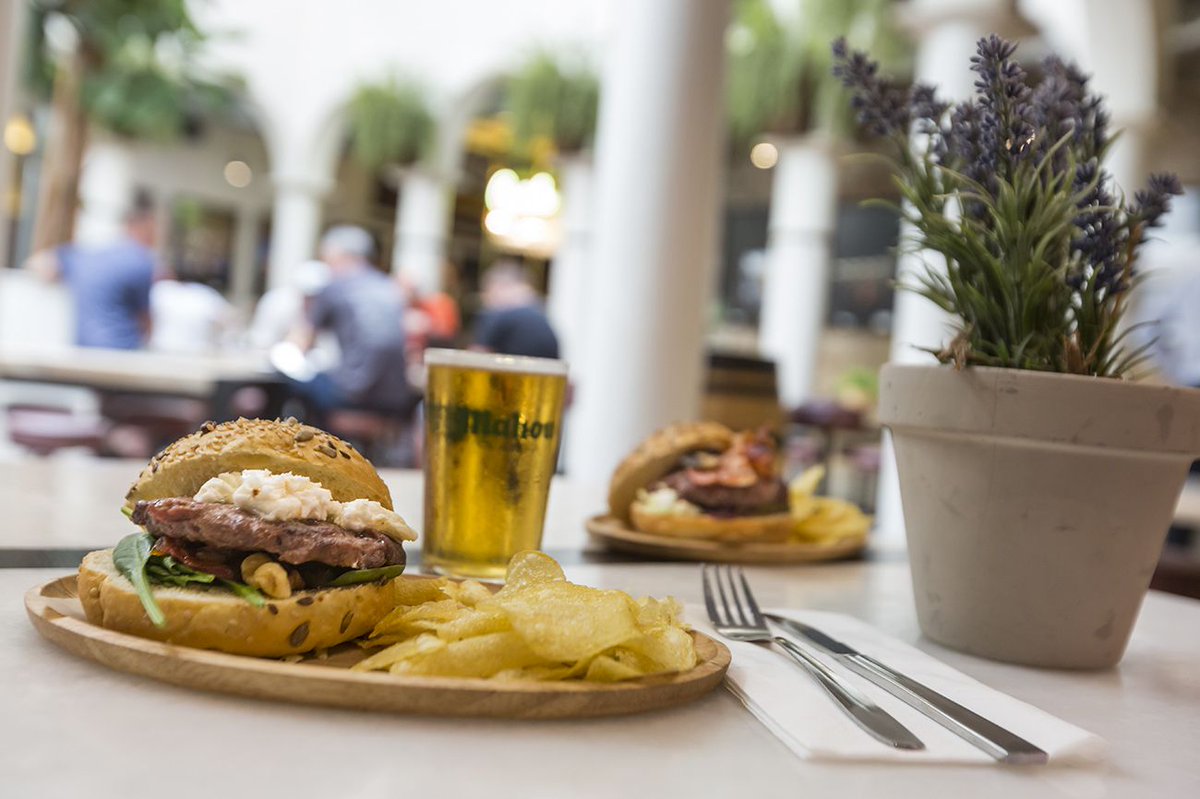 Weekend ❤️ Burgers🤭
Carne 100% de ternera de Girona, picada al día y hechas al momento para los fans de las burgers, y tremendas brochetitas hechas la carbón...

📲 mercatprincesa.com