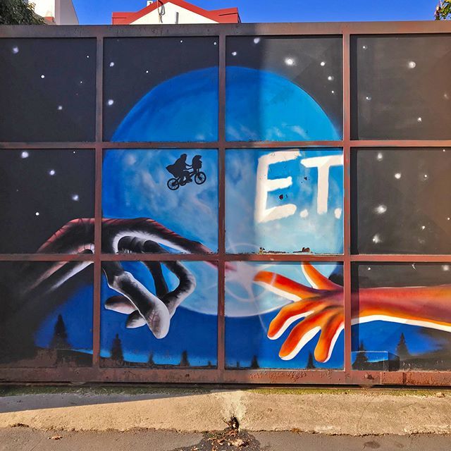 Basta un #murales per tornare bambini. #Ricordi d'infanzia ☺ #ET #stevenspielberg