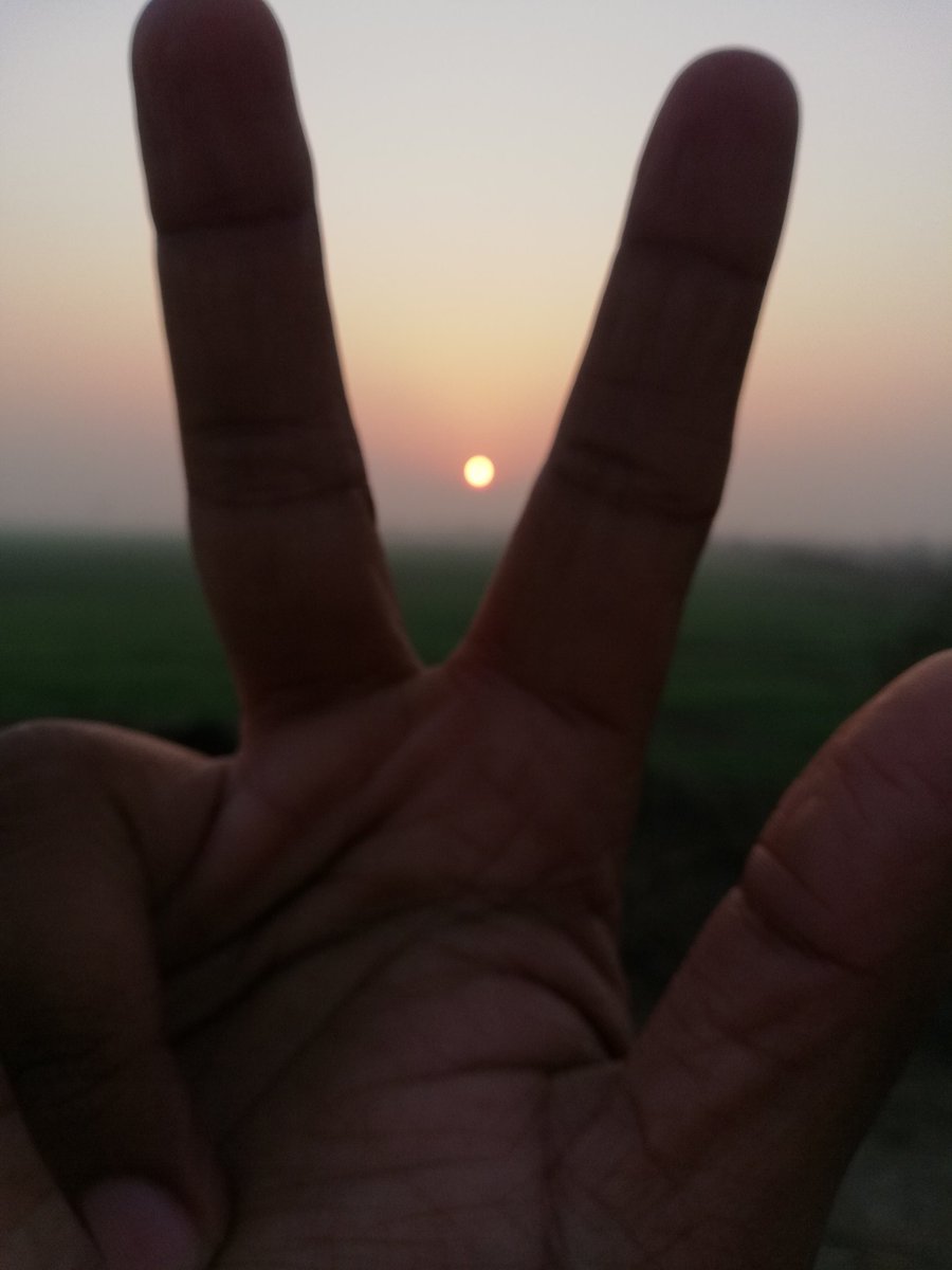 UMY_35's tweet photo. Something called as "perfect click"

#sunrise
#MorningRush #MorningMotivation #photography #perfectclick #VforVictory #jogging #greenindia #desi #letsrun #honor9 #camera #MorningDrive #loveforrun #Joy #UMY #beautiful #gorgeous #beauty #perfect #ValentinesDay #beautyblogger https://t.co/ByLj59WXws