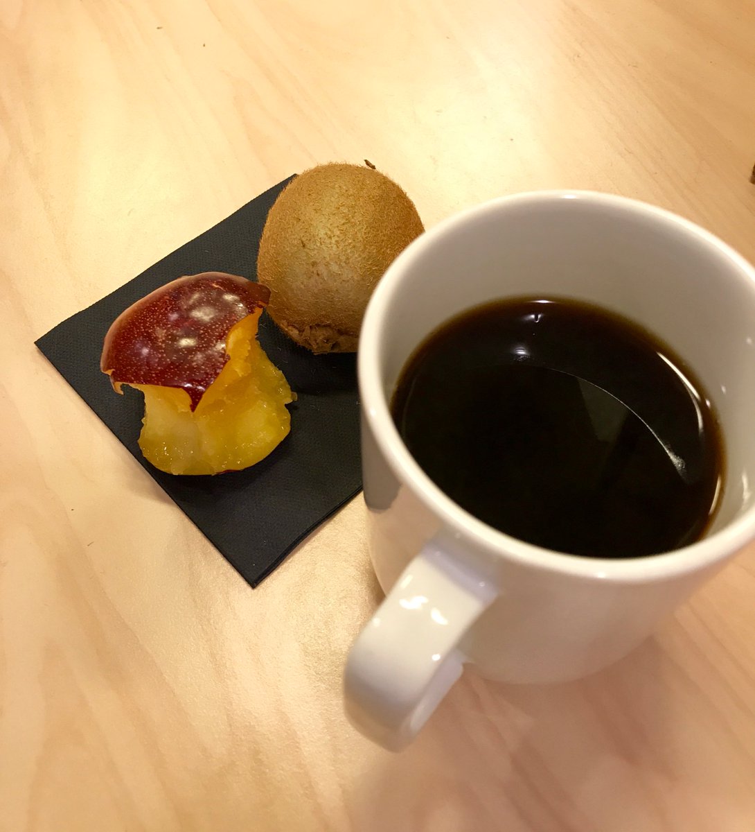 Frukt på små servietter og hyppig kaffepåfyll. Lukter konferanse lang vei. Din kollega <a href="/vampus/">VamPus</a> kan glede seg til å gjeste oss i morgen, @Henrikasheim !