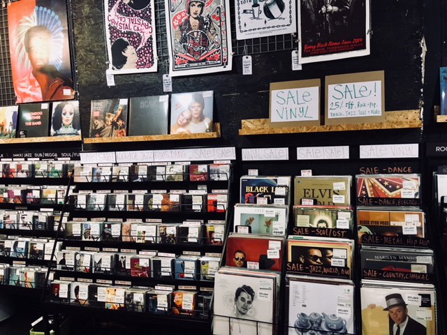 Good people of Bristol, we are still open at 86 Park Street and have lots of goodies in our 25% off sale, come browse and say hey before it's too late!