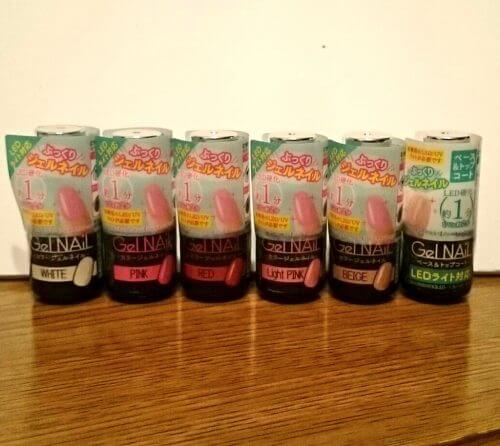 大人気コスメ プレゼント企画 در توییتر セリアのジェルネイル 種類は 2種類あります 硬化用ライト不要で はがしてオフする ピールオフ タイプ と 硬化用ライトで硬化する Led Uvライト対応 のものです 色はホワイト ピンク レッド ライトピンク