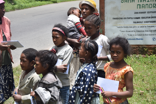 Pour ceux qui ont suivi notre opération #coloriagepourtous à #madagascar, découvrez notre opération de distribution. des #enfants ravis. 

#charity #malagasy #tourismeresponsable #tourismeethique

buff.ly/2mS5UVq