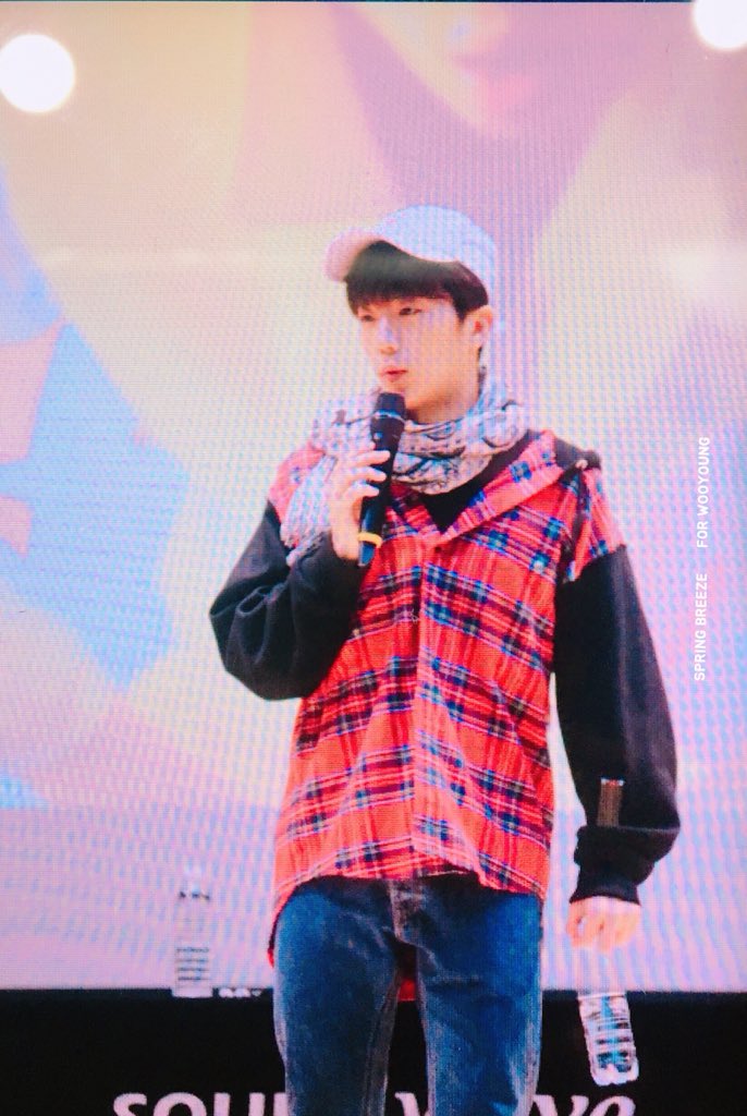 springbreeze430's tweet photo. [PRE] 180120 목동 팬사인회
#헤어질때 첫 팬사인회

#2PM #WOOYOUNG #장우영 #우영 #뚝 https://t.co/RlMwSesNck