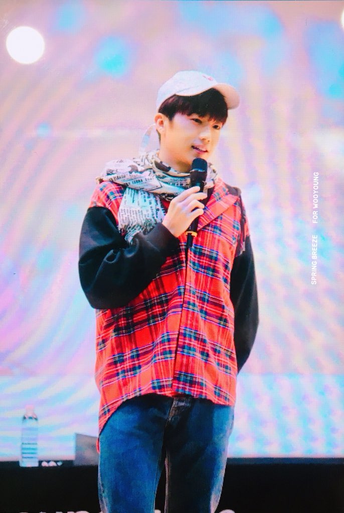springbreeze430's tweet photo. [PRE] 180120 목동 팬사인회
#헤어질때 첫 팬사인회

#2PM #WOOYOUNG #장우영 #우영 #뚝 https://t.co/RlMwSesNck