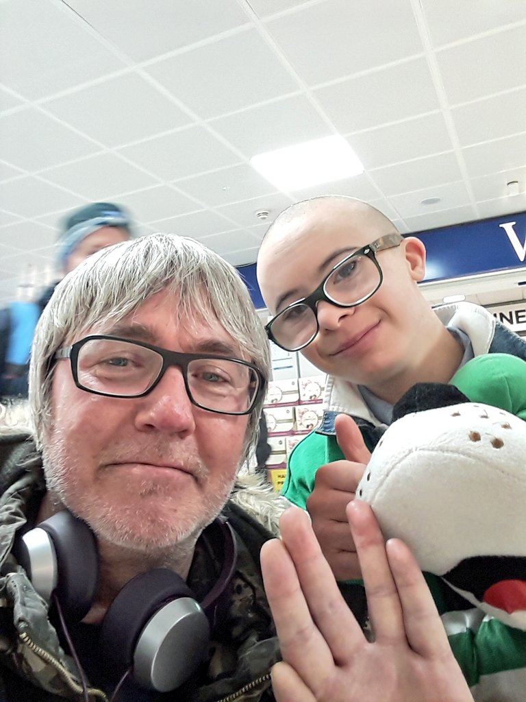 GreatScotGary's tweet photo. On leaving airport,bumped into @CelticFC #TopFan #JayBeatty the #BigMan let me get a pic with him @FoundationCFC #COYBIG #HH πβπβπβππ» https://t.co/vKaYnsOypt
