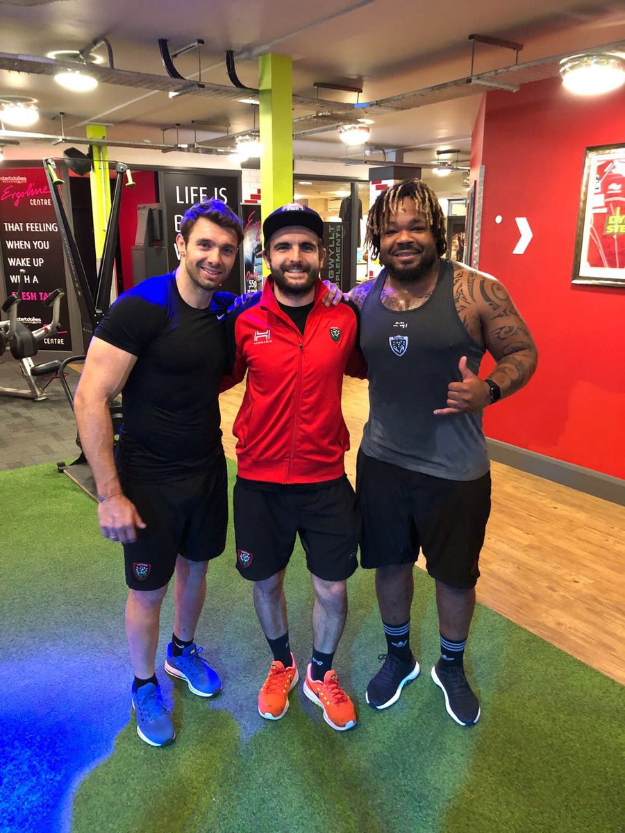 BastaOfficiel's tweet photo. ✔️ Petite #séance terminée 😅💦 🤙🏾
On peut aller encourager les copains ce soir #RCT 🔴⚫️ #ChampionsCup 🏆 https://t.co/BWPJqEyEpM