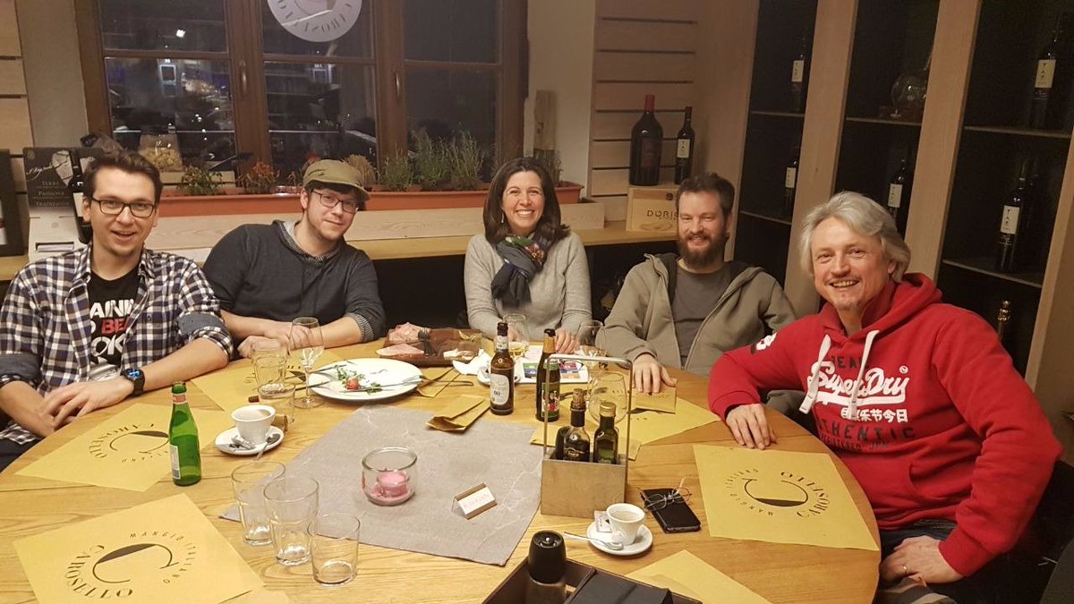 CoderDojoHD's tweet image. Manche von den Mentoren von CoderDojo Heidelberg bei der Vorbereitung zum 1. Treff 2018. Wir sind bereit!