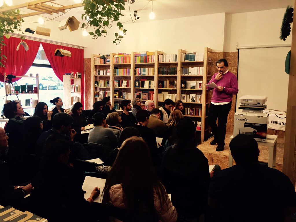 Il primo seminario di #LV è passato: con la sua appassionata lettura di #CuoreDiTenebra #SimoneBarillari ha fatto breccia nel cuore dei nostri iscritti! Ma ora è la volta di <a href="/NefeliMisuraca/">Nefeli Misuraca</a> che legge #Hitchcock e <a href="/TommasoPincio/">Tommaso Pincio</a> che legge #Fitzgerald. Prenotate il vostro posto!