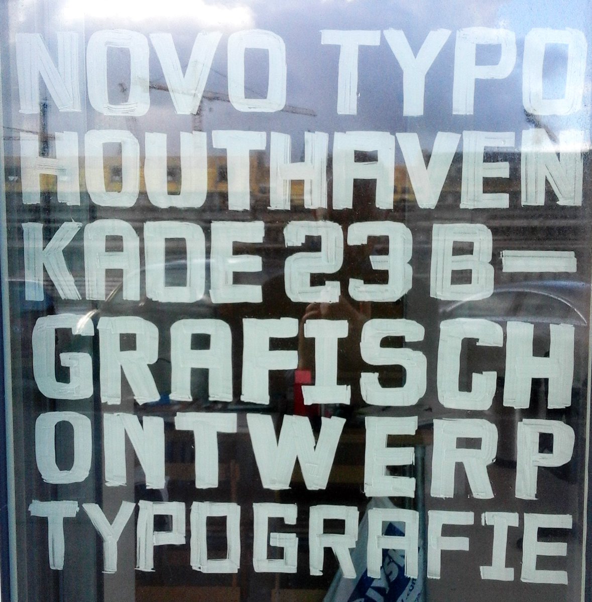 NovoTypo's tweet photo. NON design. Lettering by hand on the windows of Novo Typo Headquarters. #novotypo #nondesign #typography https://t.co/YMAon8XtqN