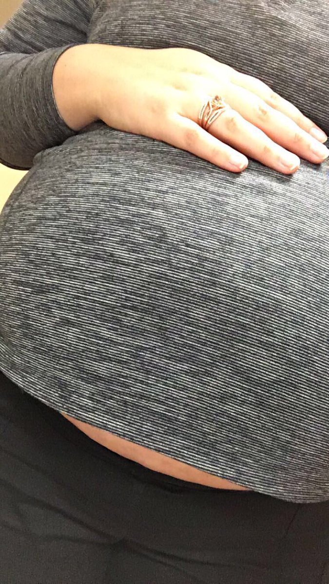 PlusSizePrepstr's tweet image. #tbt trying to dress my bump for work. I refused to buy maternity scrubs, hence the belly slip.