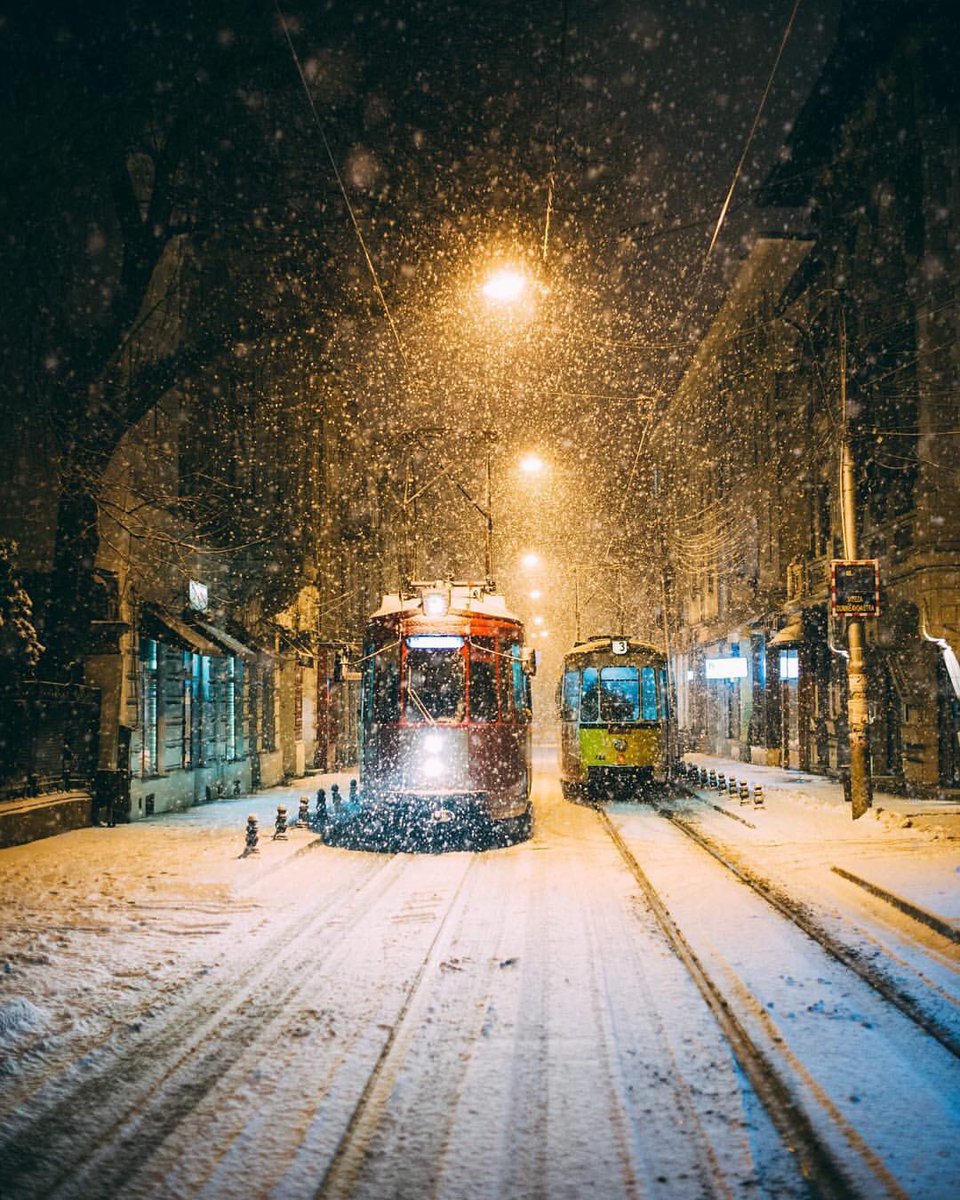 PositiveRomania's tweet photo. Snow storm in Iasi
Photo by Alexandru Dragan
#Romania https://t.co/b9Yme0Q9i3