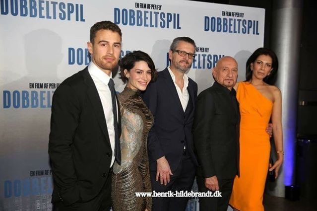 TheoJamesGer's tweet photo. New pictures of Theo James at the premiere of Backstabbing for Beginners 

[Photos: Henrik Hildebrandt] https://t.co/jC3ndv1IR9