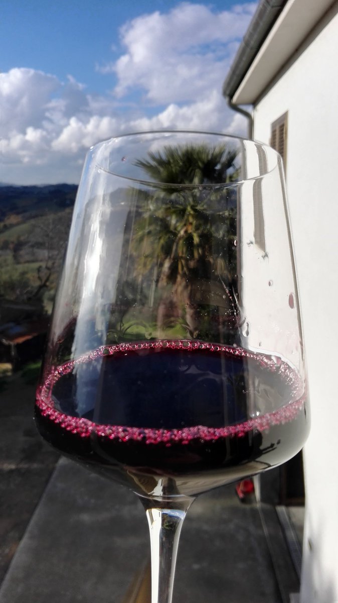 alexinweb's tweet photo. #vinorosso bello! :) https://t.co/xMx3wP7LMr