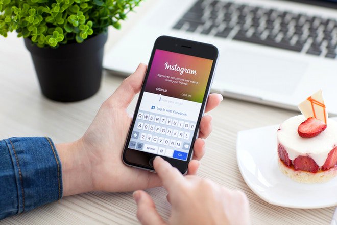 HDblog's tweet photo. Instagram è solo un Carosello, smettetela di chiamarlo Social Network https://t.co/oYCcP5KeWk via @HDblog https://t.co/r9B8vjTfbI