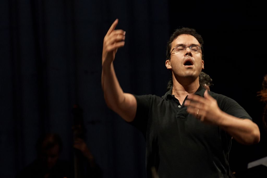 Retrouvez le Namurois de l'année Leonardo Garcia Alarcon avec le <a href="/ChoeurdeNamur/">Choeur de chambre de Namur</a> &amp; #MilleniumOrchestra le 04 février à #Namur. 
Au programme, les Grands Motets de #Lully avant le <a href="/CVersailles/">Château de Versailles</a> et l'enregistrement pour <a href="/alpha_classics/">Alpha Classics</a>
Tickets: buff.ly/2mKaipp