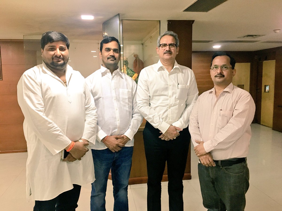 ishuklasir's tweet image. #Shivsena सांसद/सचिव अनिल देसाई साहेब के साथ !!!