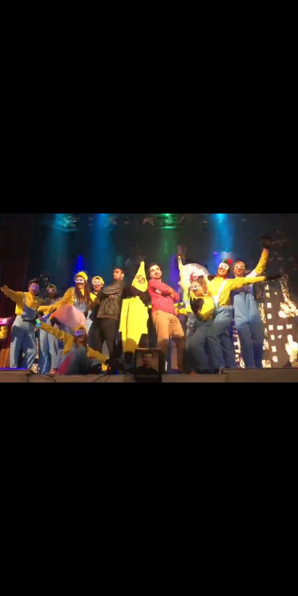 salesianotriana's tweet photo. ¿Te ha gustado la actuación de “Los Minions- Remix” de nuestros alumnos de 2º Comercio? Vota haciendo RT y FAV y conseguirás que sean los favoritos del público. ¡Recuerda que puedes votar en todas nuestras redes sociales! Insta: @salesianostriana Fb: Salesianos Triana https://t.co/pQl8tkJcGQ