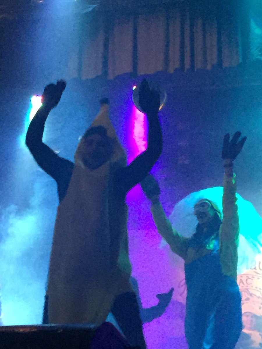 salesianotriana's tweet photo. ¿Te ha gustado la actuación de “Los Minions- Remix” de nuestros alumnos de 2º Comercio? Vota haciendo RT y FAV y conseguirás que sean los favoritos del público. ¡Recuerda que puedes votar en todas nuestras redes sociales! Insta: @salesianostriana Fb: Salesianos Triana https://t.co/pQl8tkJcGQ