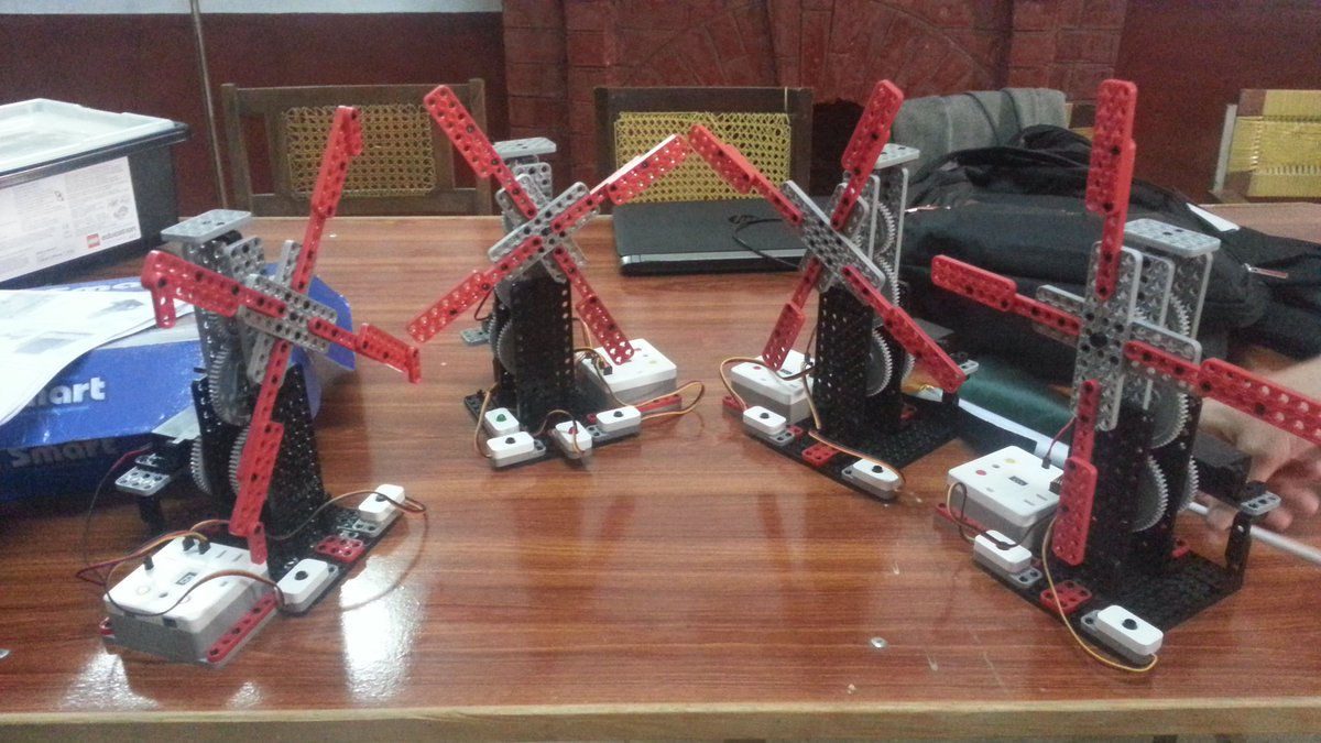 TaleemiJirga's tweet photo. Young Engineers at High School Level made Windmill #Robot
@EducationKP @EducationKPK #STEM activity @RobokidsPk @MathsSciencePK #Education https://t.co/LVxMw8bGRG