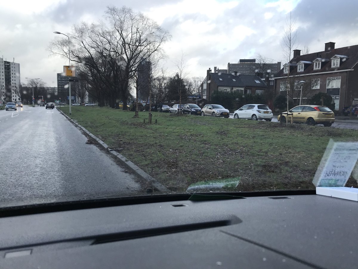 VOSVerwarming's tweet image. Let op! 
Kijk na of de rookgasafvoer van de cv ketel niet zijn los geschoten of erger dat de rookgasafvoer op het dak er nog opstaat. Zijn ze los bel dan maar zet eerst de cv ketel uit dmv de stekker uit het stopcontact te halen.