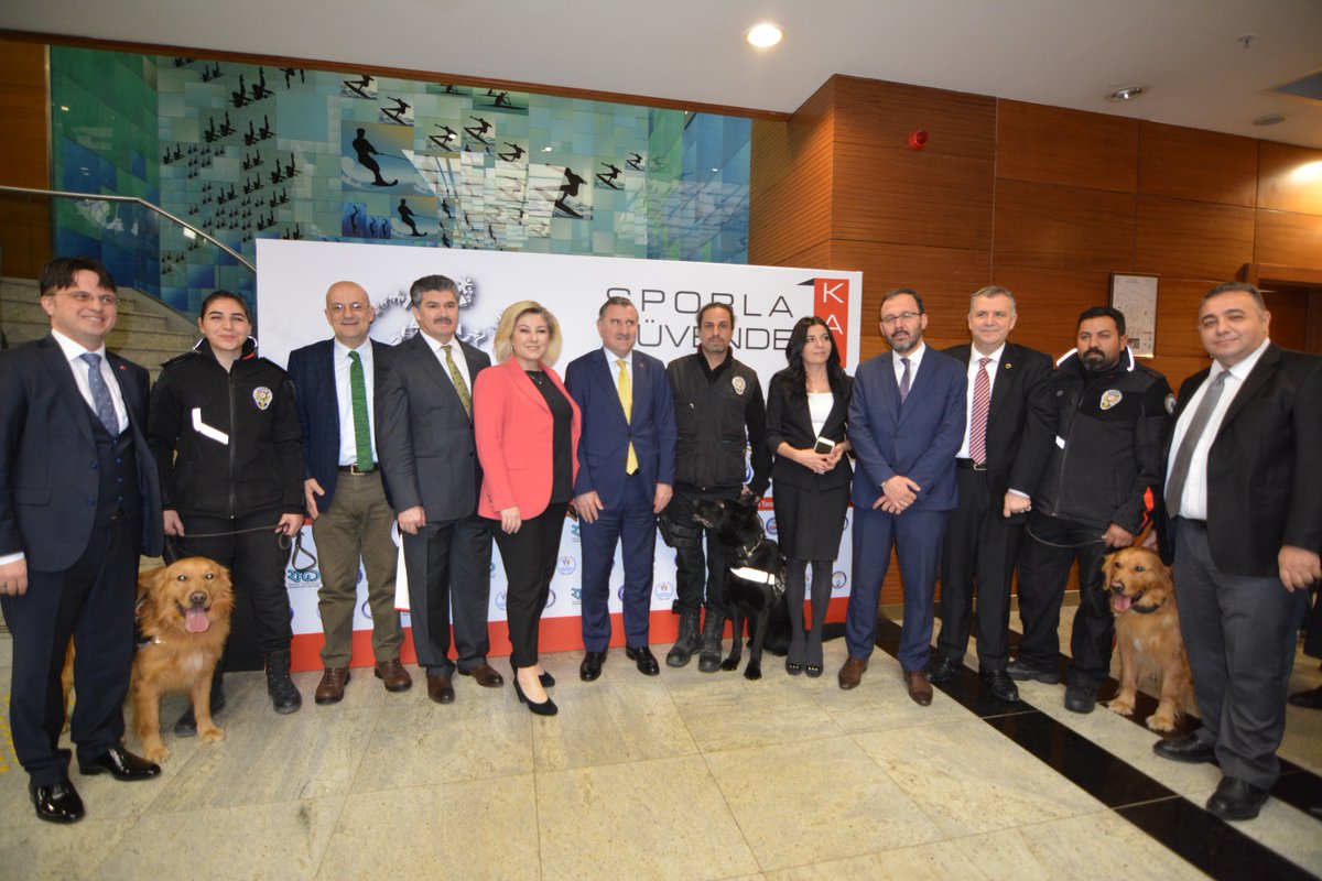 Programda, Prof. Dr. <a href="/drhamithanci/">drhamithanci</a>'nın moderatörlüğünde panel düzenlendi.

Panelde; Gazeteci <a href="/melikyigitel/">Melik Yiğitel</a>, Gazeteci @lutfuozel, Milli Güreşçi <a href="/tahaakgul/">Taha Akgül</a>, Milli Dalgıç <a href="/sahikaercumen/">Şahika Ercümen</a>, Milli Sporcu M. Ali Bulgay gençlerimizle söyleşi gerçekleştirdi. #BağımlılıklaMücadele