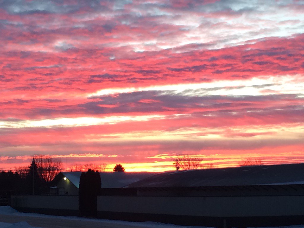 griff_golf's tweet photo. Beautiful sunrise in Lake Hallie Wisconsin this morning @WeatherHolley @spann @JeffLast #wiwx https://t.co/eusA5PsrLp