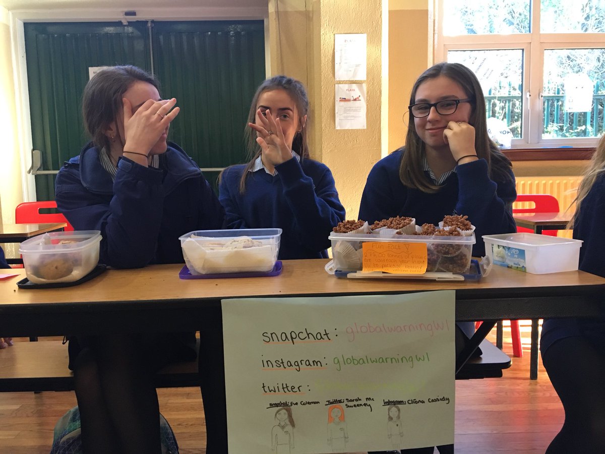 GlobalWarningW1's tweet photo. Pictures of our successful cake sale we will have the details of how much we made later on in the week😘💦🍬😏🍰🍩 #YSIconnect #YSIbigidea https://t.co/EmipBJQj12