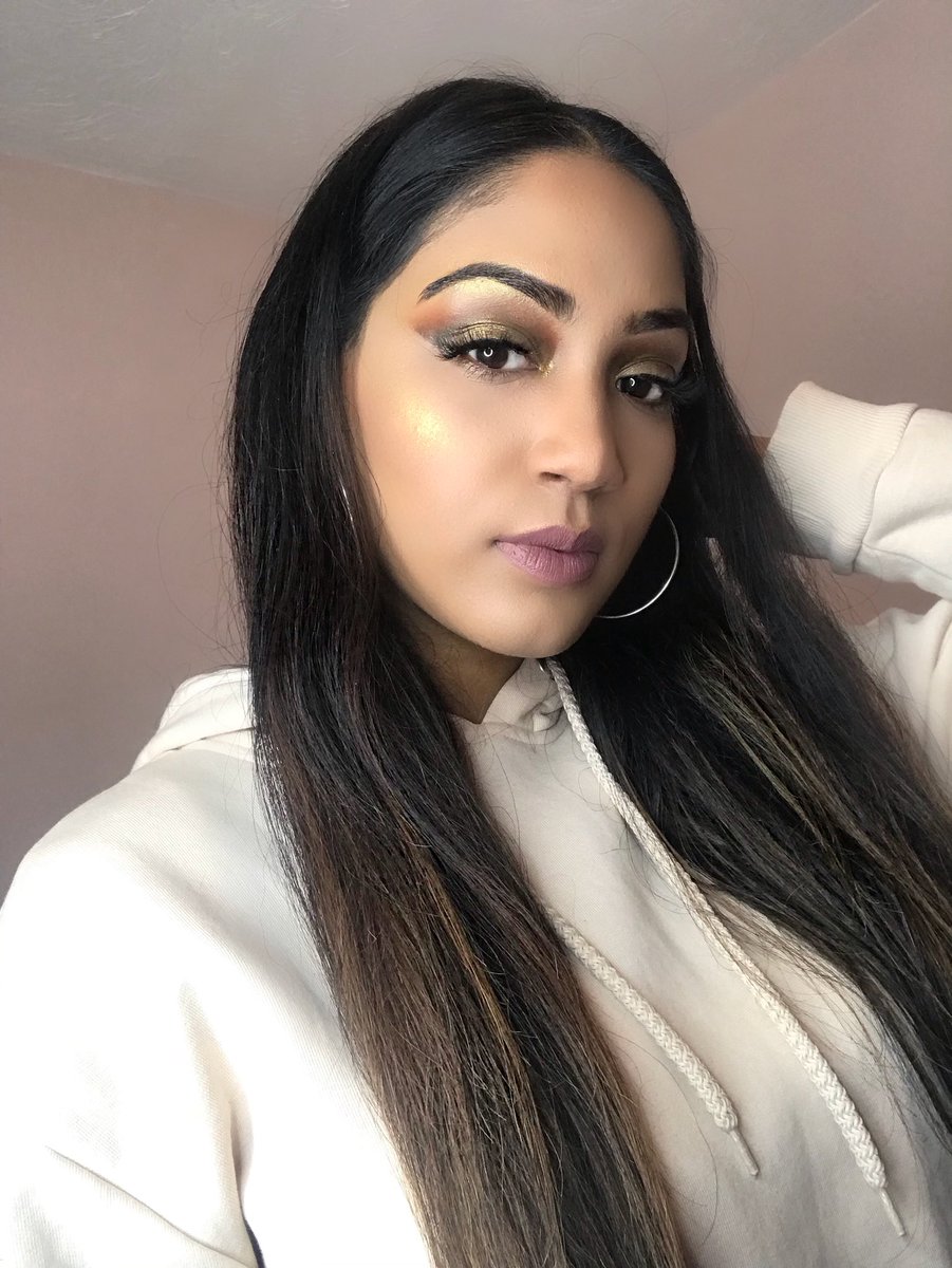 davina_uk's tweet photo. Olive it😎
@BenefitUK Porefessional primer+ Ka Brow #shade5
@lagirlusa Pro conceal corrector in orange + ‘Toast’ to contour
@CollectionLove lasting perfection concealer
@MorpheBrushes 39A palette
@fentybeauty Killawatt highlighter in Trophy Wife
@LOrealParisUK Nude-Ist Lip Paint https://t.co/OaDiEvca0Y