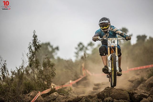 alotroladomtb's tweet photo. #motivaciondeldia. “ "El que vive de esperanzas corre el riesgo de morirse de hambre." _______________________________________________________ #dh #mtbike #mtb #igermtb #cyclinglife #cyclelove 😍😍 #mtbgram #mtblife #fullgasmtb #Downhill #photomtb #ph… https://t.co/7AhViukNxC https://t.co/pcYtwZbeWn