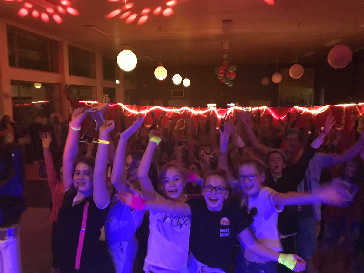 Het #Proud2BeFout Feest was tenenkrommend gezellig! Morgen College Harderwijk tot een volgende x #DJOpJeSchoolfeest #VouteVerzoekjes #SchaamteloosDansen #HebJeOokFamkeLouise #HebJeOokEenOrigineleVraag #IkWordtHierEchtTeOudVoor | <a href="/djopjefeest/">djopjefeest.nl</a> <a href="/BPMbookings/">BPM Bookings</a>