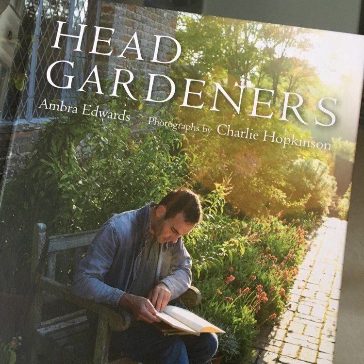 micthegardener's tweet photo. #gtlibrary Current bedtime reading. 👍👍👍... via @gardentags https://t.co/whSdKpTQGz
