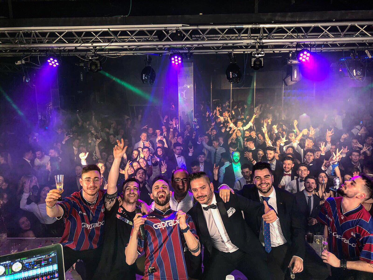 Seguimos recordando esta noche... #GRACIAS @lioalmendralejo <a href="/StPatricks2/">Sala St. Patrick´s</a> <a href="/EXT_UD/">Extremadura UD</a> <a href="/PedroSserrano/">Pedro Serrano</a> ♥️ #show #almendralejo #extremadura #Music #Locura