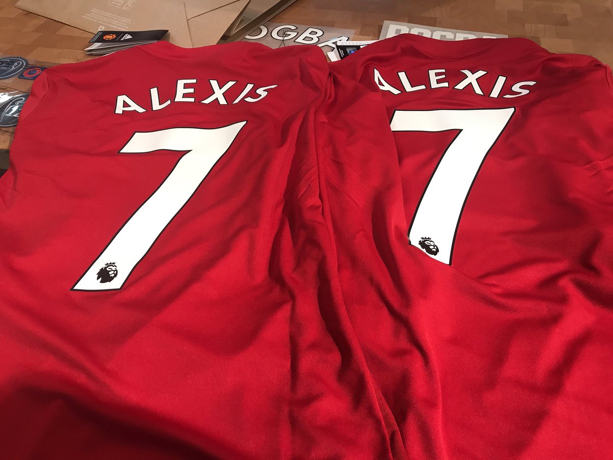 BossAmerM's tweet photo. So excited to to buy new @ManUtd @Alexis_Sanchez at the amazing Adidas @adidasUK store , in the excitement of expected transfer news @SkySportsNews 😉. Special thank you to the team in store who were amazing and very helpful ! Great customer service 💪🏻👋🏻 https://t.co/r5gNHrH0Nv