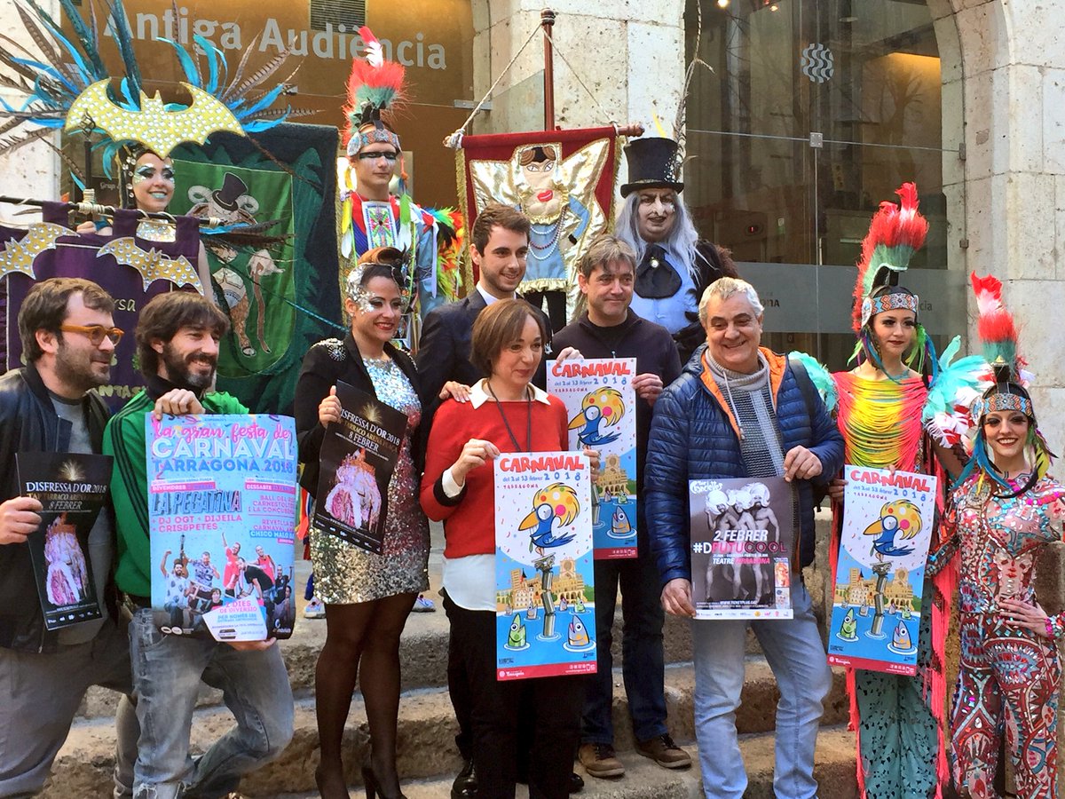 pepsunye's tweet photo. La disbauxa i la gresca ja truquen a la porta de la ciutat! #CarnavalTGN18 (del 2 al 13 de febrer) Carnestoltes, comparsa #SinhusSport Concubina, de #ColoursFantasy @TGNAjuntament @tarragonaradio https://t.co/eavbMq7eFM