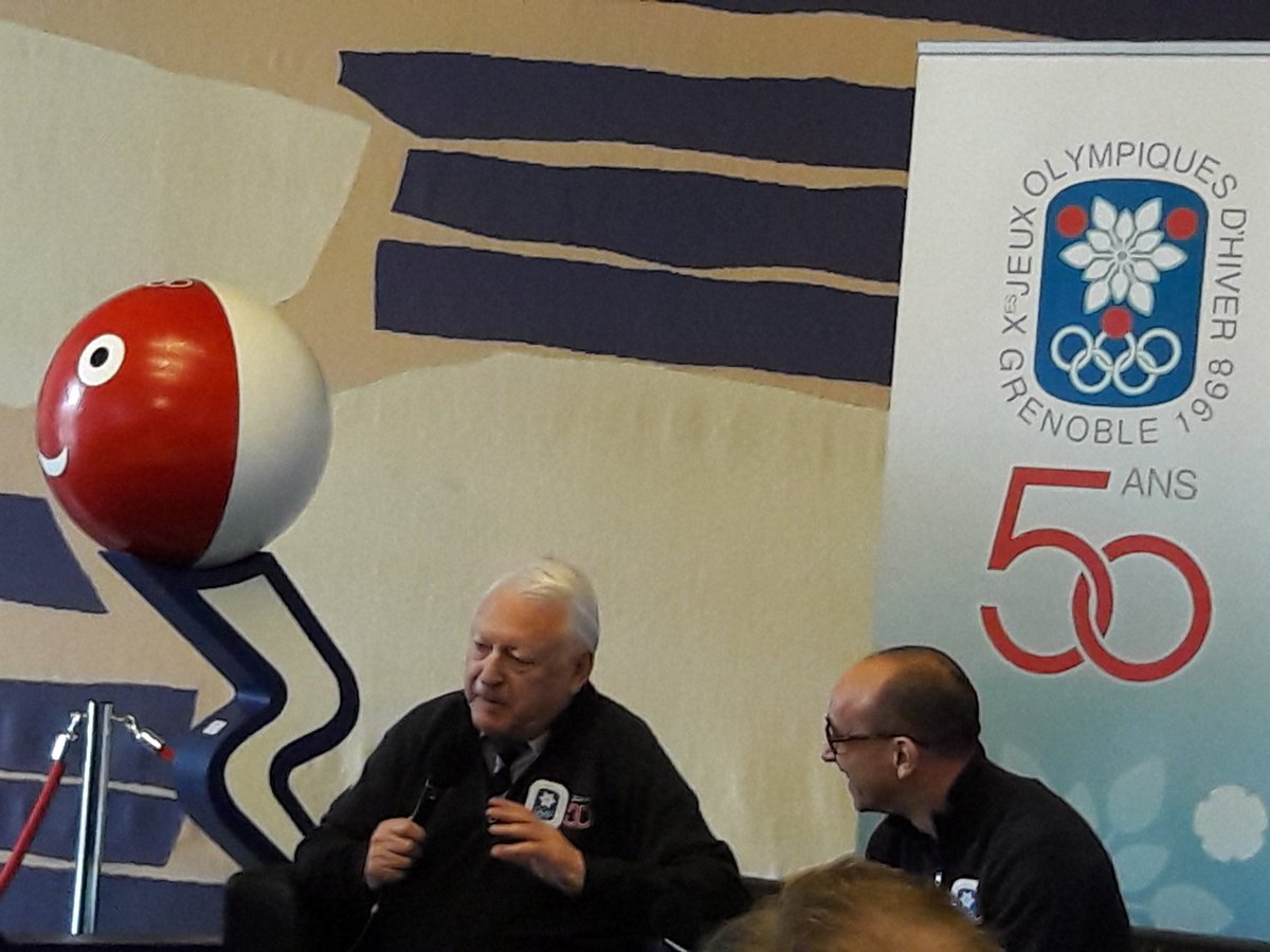 RegineSegreto's tweet photo. #50ansJOGrenoble témoignage #alaincalmat dernier relayeur de la flamme olympique #grenoble devant l'emblème #leschuss https://t.co/yOHmPZhWgQ