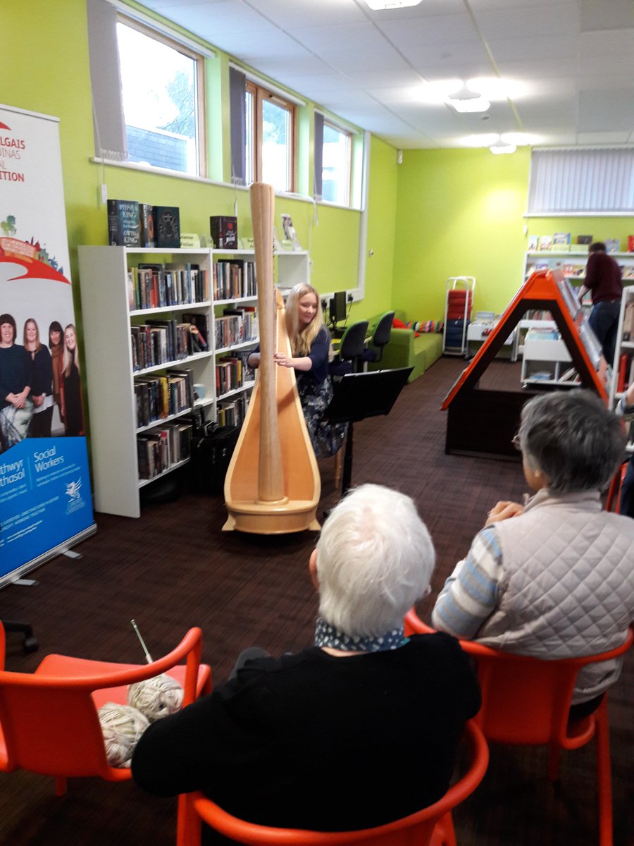 cdflibraries's tweet photo. Radyr Library celebrated #bluemonday2018 with a local harpist, giving staff and customers a lift on a dreary Monday morning!  🎶 https://t.co/A46uP4TuKh