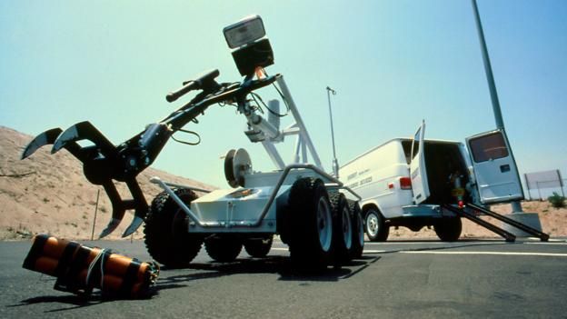 robertnsills's tweet image. How do #BombRobots work? buff.ly/2Ds1BI6